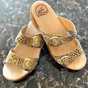 Dansko sandals size 40 (8 1/2)